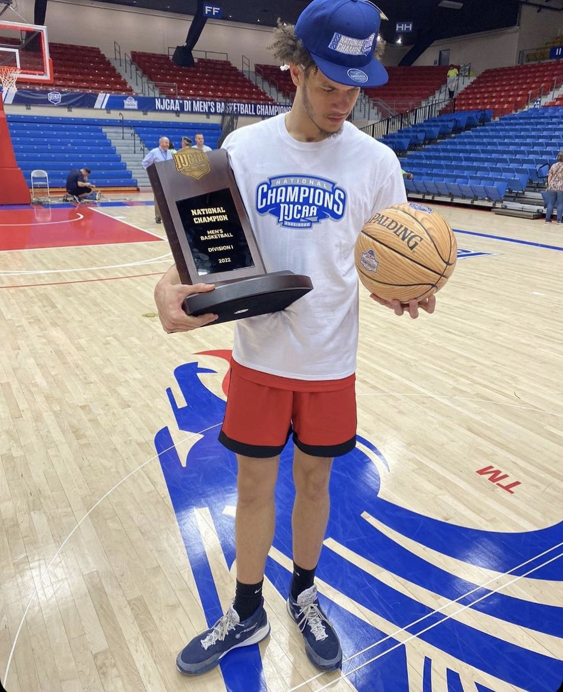 Issa Muhammad holding the 2021-22 NJCAA Division I National Championship trophy